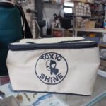 BOLSO DE MANO - TOXIC SHINE / AMARILLO